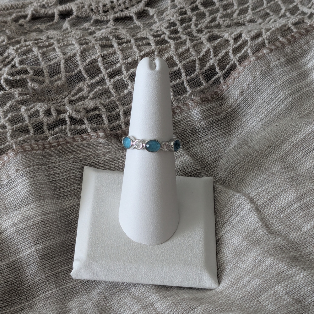 Elegant Blue and Silver Women's Ring